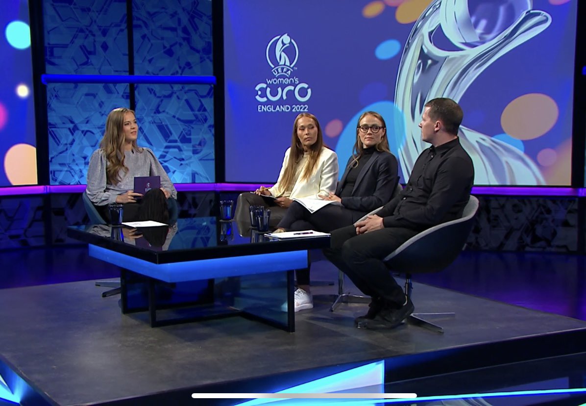 EM lokið. Mikið sem það er búið að vera gaman að ræða og rýna í þetta mót með algjöru fagfólki🤝
Verðskuldað hjá heimakonum og ekki laust við að maður hafi klökknað við að sjá fullan Wembley tryllast yfir sigrinum🥹