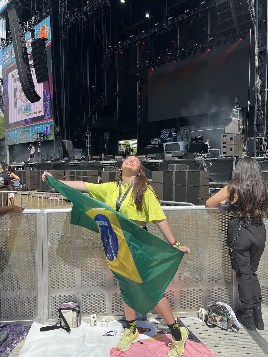 hobingogo's tweet photo. ELE VAI VER A BANDEIRA SIM ESTAMOS NA BARRICADA PORRAAAA #HOBIPALOOZA https://t.co/6Br5Ux5aa8