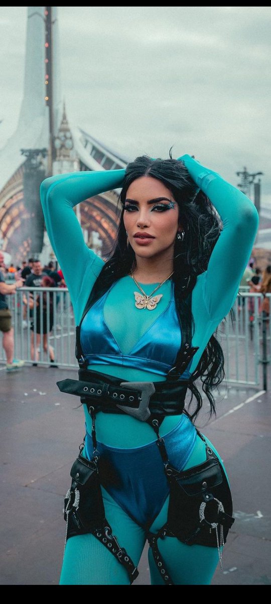 Liaavazquez1's tweet photo. Mariana Bo,Le twins ,Shei (2019)  son las DJ'S  Mexicanas que se han presentado en este Festival TOMORROWLAND.

Pero Kim Loaiza se presenta como la 1ra CANTANTE MEXICANA .

VIVA MÉXICO 🇲🇽 ARRIBA LAS MUJERES QUE ORGULLO TODAS ELLAS. https://t.co/IeBP7BbCdM
