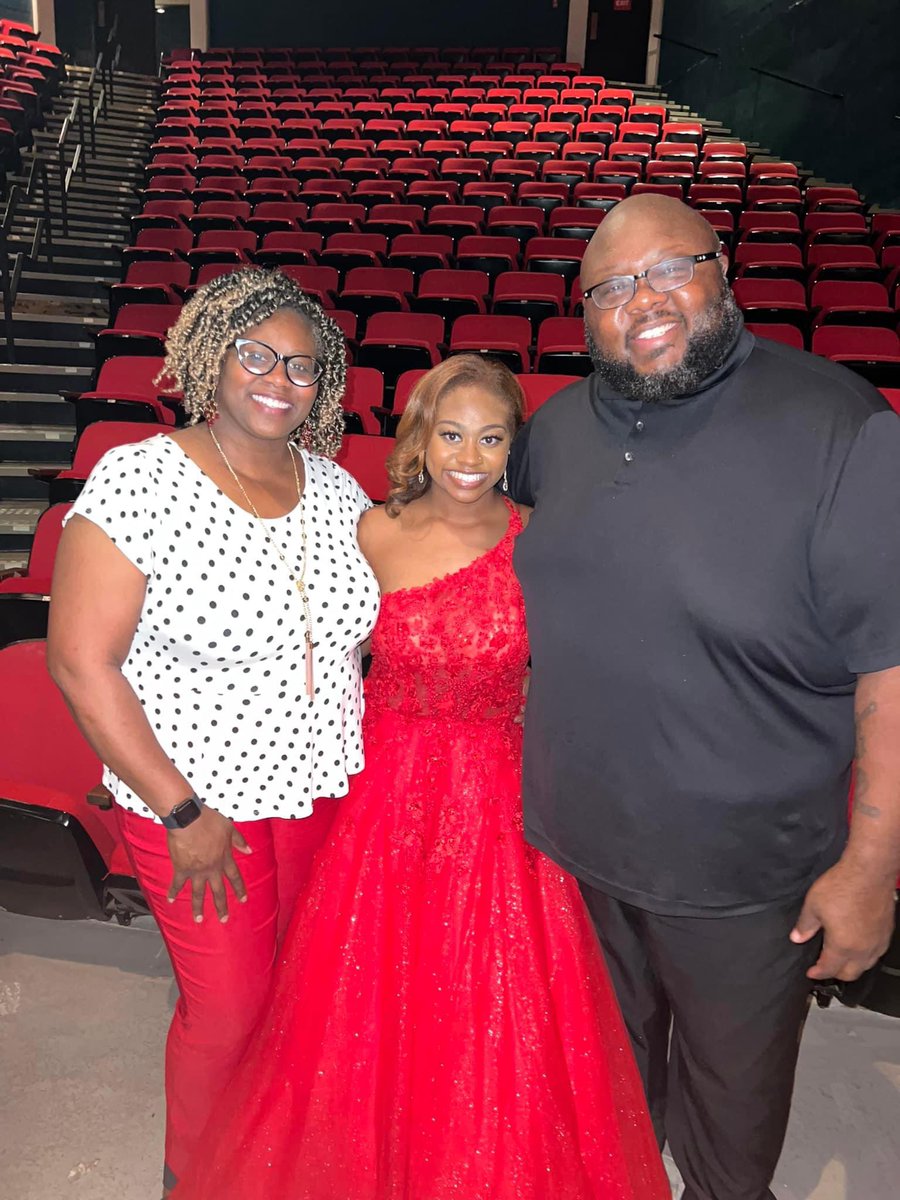 sportsguymarv's tweet photo. Always a number one fan of my @yasdrew03 amazing job at Miss Warner Robins pageant. We’re still coming for that crown! Great to see my work family doing an amazing job as emcees! @KatelynHeck @Cjacobazzi_wx #PageantDad https://t.co/2VjJ5C5yPw