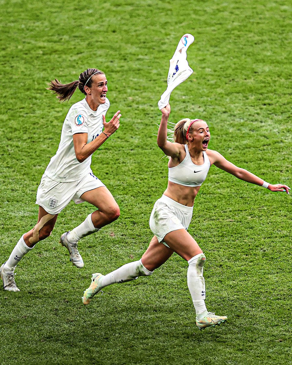 Well we can't say hats off to them, so this seems a logical next step 😅😅😅😅
#Lionesses 
#chloe 
#euro2022final 
#WINNER