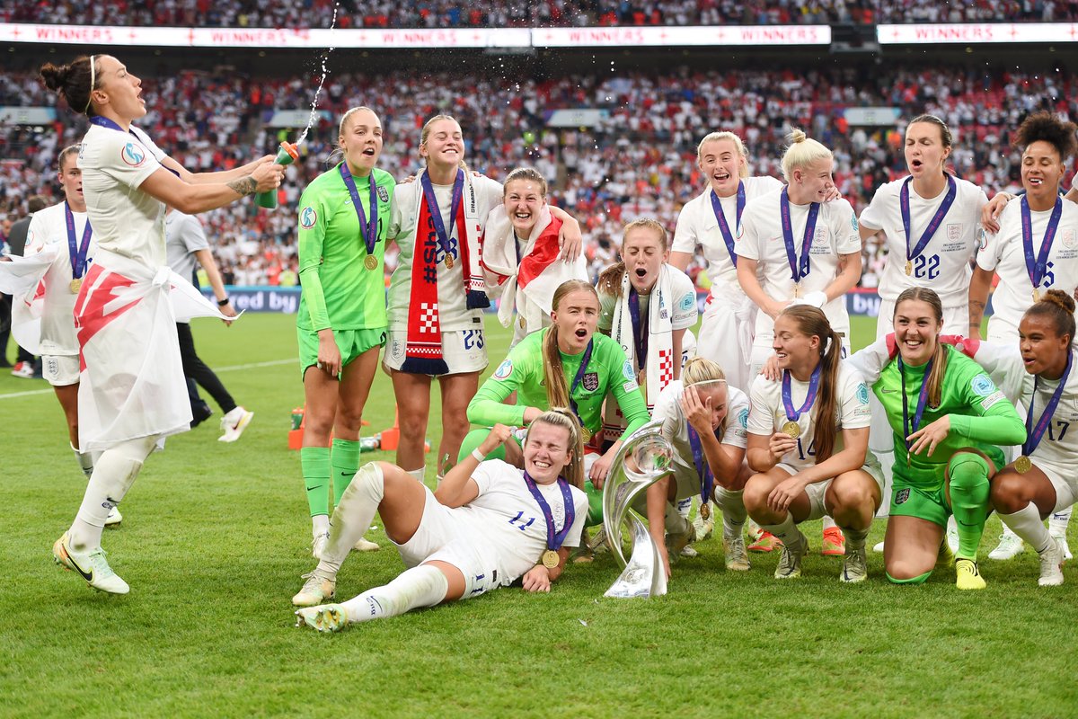 NorwichCityWFC's tweet photo. History has been made! ๐๐ฆ
Congratulations to the @Lionesses and our Hempo on becoming European champions! โค๏ธ๐ค
#NCWFC | #UEFAWomensEuro2022 | #DoneUsProud https://t.co/nWCJfIJkMy