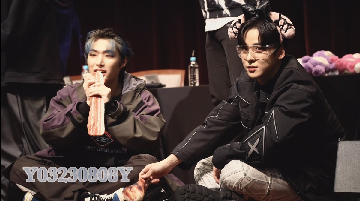 mingiwo's tweet photo. ateez tallest members being pocket sized </3 https://t.co/Zc32jfM2iP