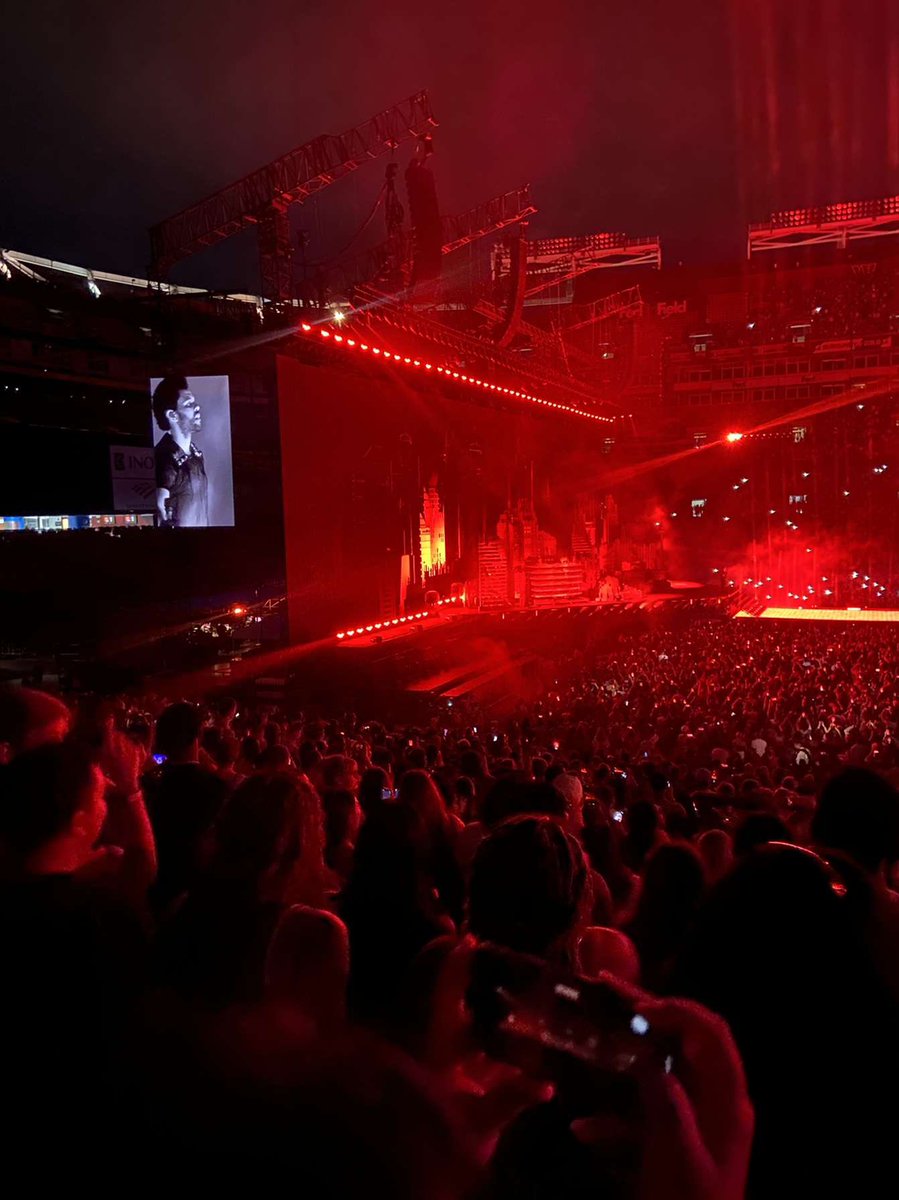 JrheemJ's tweet photo. @theweeknd DC was lit 🖤🖤🖤 https://t.co/37GA5nrAVf