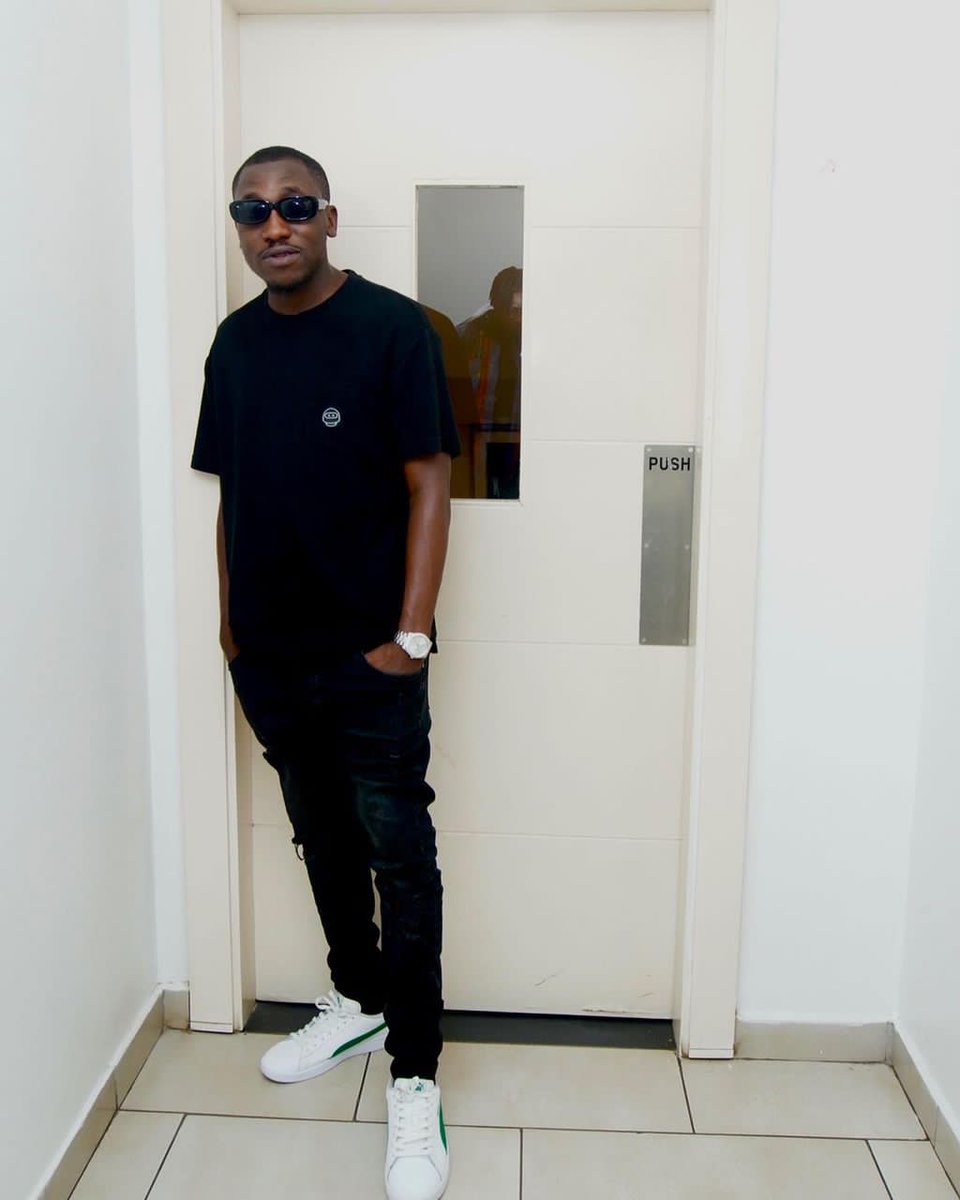 2__nice's tweet photo. Is this the guy playing @smallztheedj? #bbnaija #Smallz https://t.co/iYL43ZZjfq