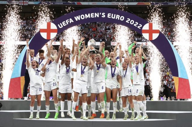 karengwizza's tweet photo. Start of a massive journey for womens football⚽️ well done Lionesses 🏴never doubted you ⚽️🏴👌#ProudAs
No more begging to play Stadiums !
Take a bow @ellatoone99 ⚽️🏴 https://t.co/SuE8EN8j8C