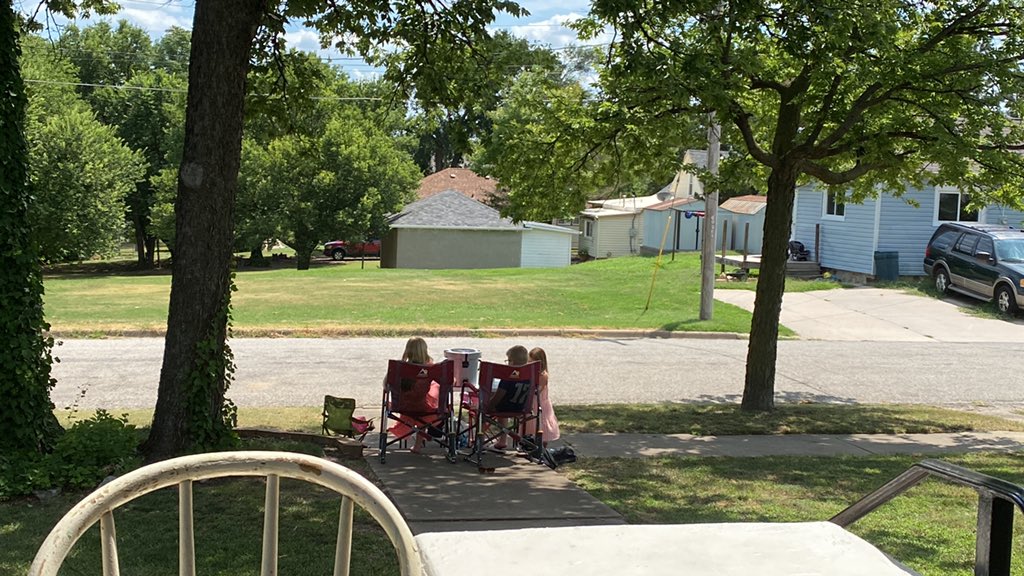 BearcatPrin's tweet photo. It’s hot out! the kids wanted to sell fresh squeezed lemonade! If you’re in Ellsworth, come by West 9th St. and get you some! #summer22 #kids #reallemonade https://t.co/xOHjVGS6l8