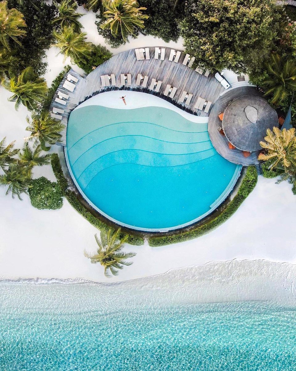 If you've always dreamt of living a lavish Robinson Cruse life on a faraway tropical island, then LUX* South Ari Atoll is just the spot for you.

DM/ WhatsApp/ Email for best deals!
.
.
📸: <a href="/michutravel/">Michelle chu</a>
.
.
#ansamatravel #maldives #singapore #uae #qatar #spain #malaysia #swiss