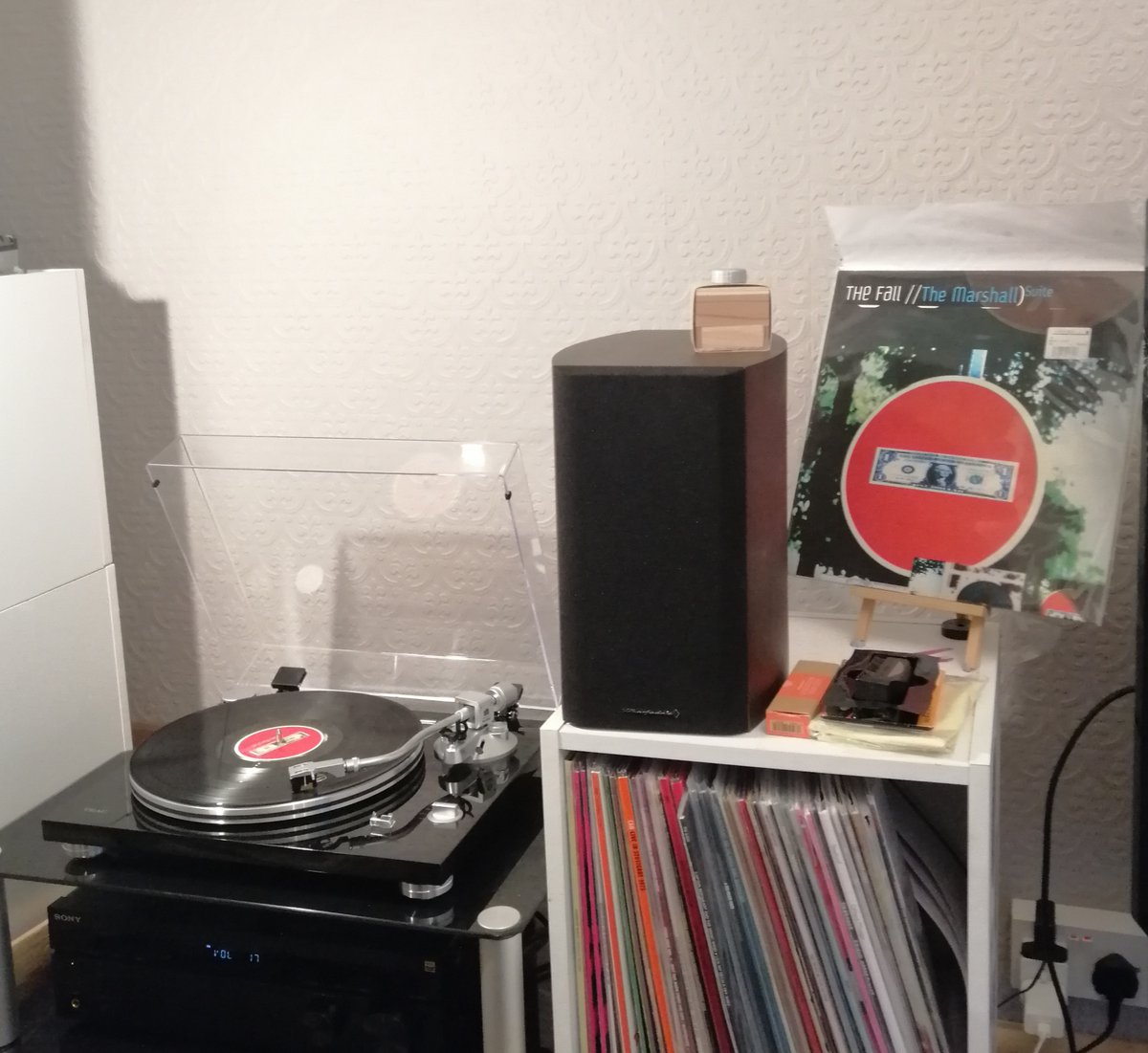vollsticks's tweet photo. Playing one of my favourites tonight. Original three-sided first pressing of The Marshall Suite, Artful Records 1999. I love the mixture of raw garage+rockabilly, hard breakbeat stuff and even electro-ambient, dub and Italo piano-house sounds. Fantastic LP. #TheFall https://t.co/fRlOE8NRTi