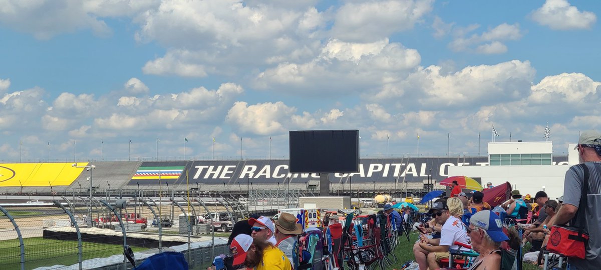 Mike188758's tweet photo. @jdouglas4 we need a TV for the people on Hulman Blvd turns 5 &amp; 6. Have no idea what is going on in the race. @IMS @Team_Penske this is ridiculous 2 years in a row. Grass is pretty busy. Do better. https://t.co/9p4Sazcuq3
