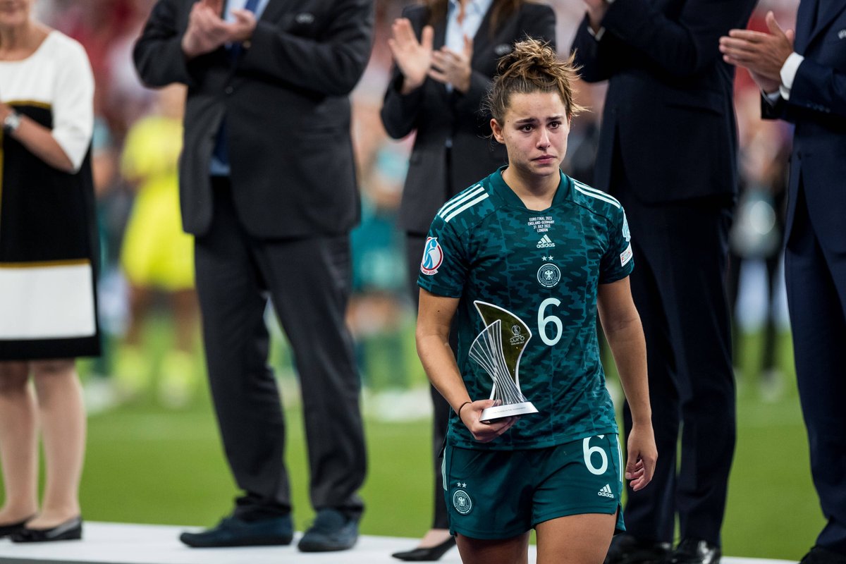 Lena #Oberdorf wurde von der #UEFA als beste Junge Spielerin des Turniers der #WEURO2022 ausgezeichnet. So verdient!👏

WIR #IMTEAM 🇩🇪 #hungriGER #ENGGER 📸 DFB/Maja Hitij