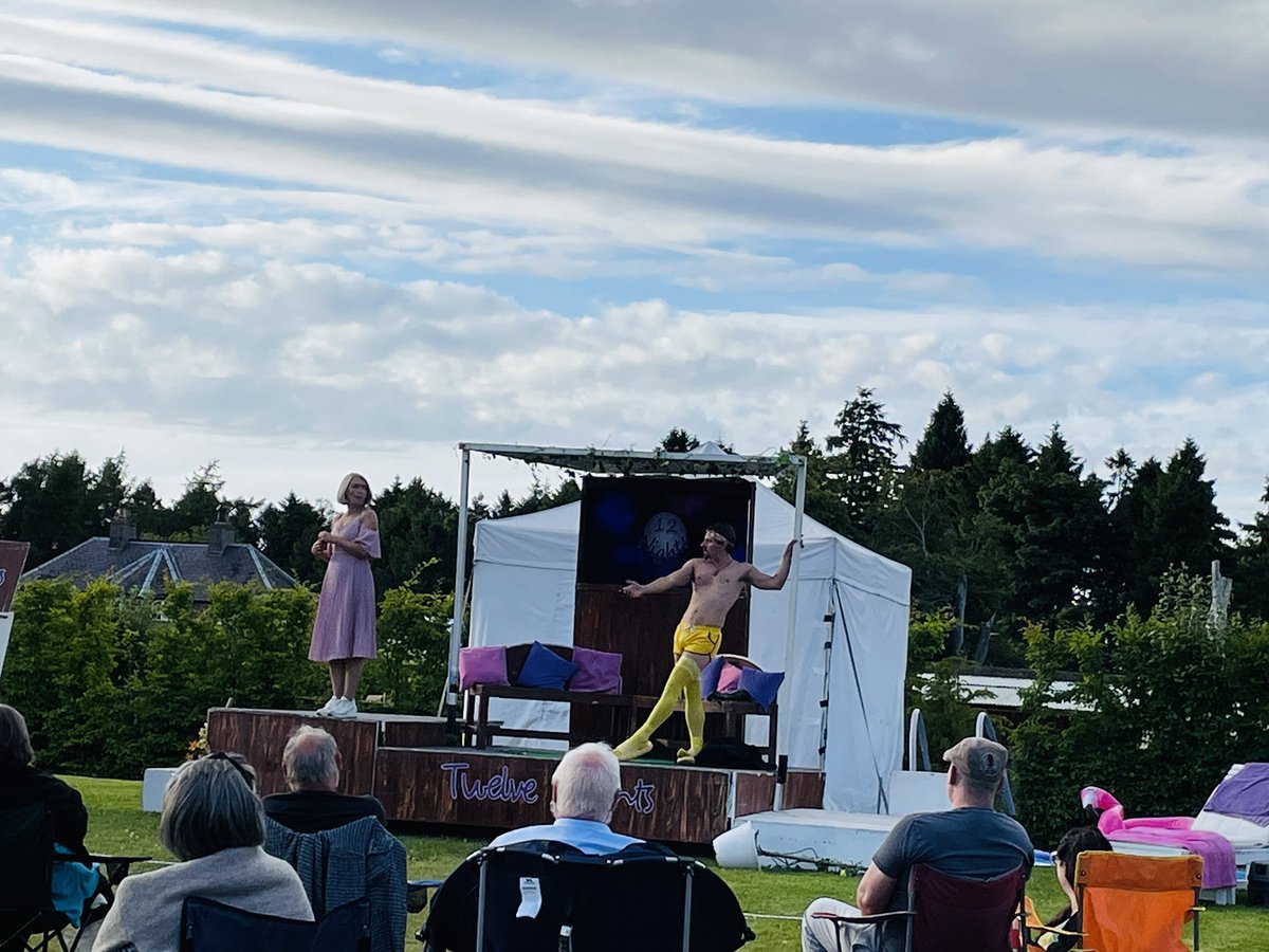 rfwolford1's tweet photo. Had a great time @OutdoorPlaysUK #twelvenights tonight @gordoncastlegin 💖🏝 Not every Sunday night you see a hunk in yellow hot pants and stockings 🤣 very funny, great production, fab actors and even a football update in the middle! 👍🌟🎭 https://t.co/ZPEhyCceHM