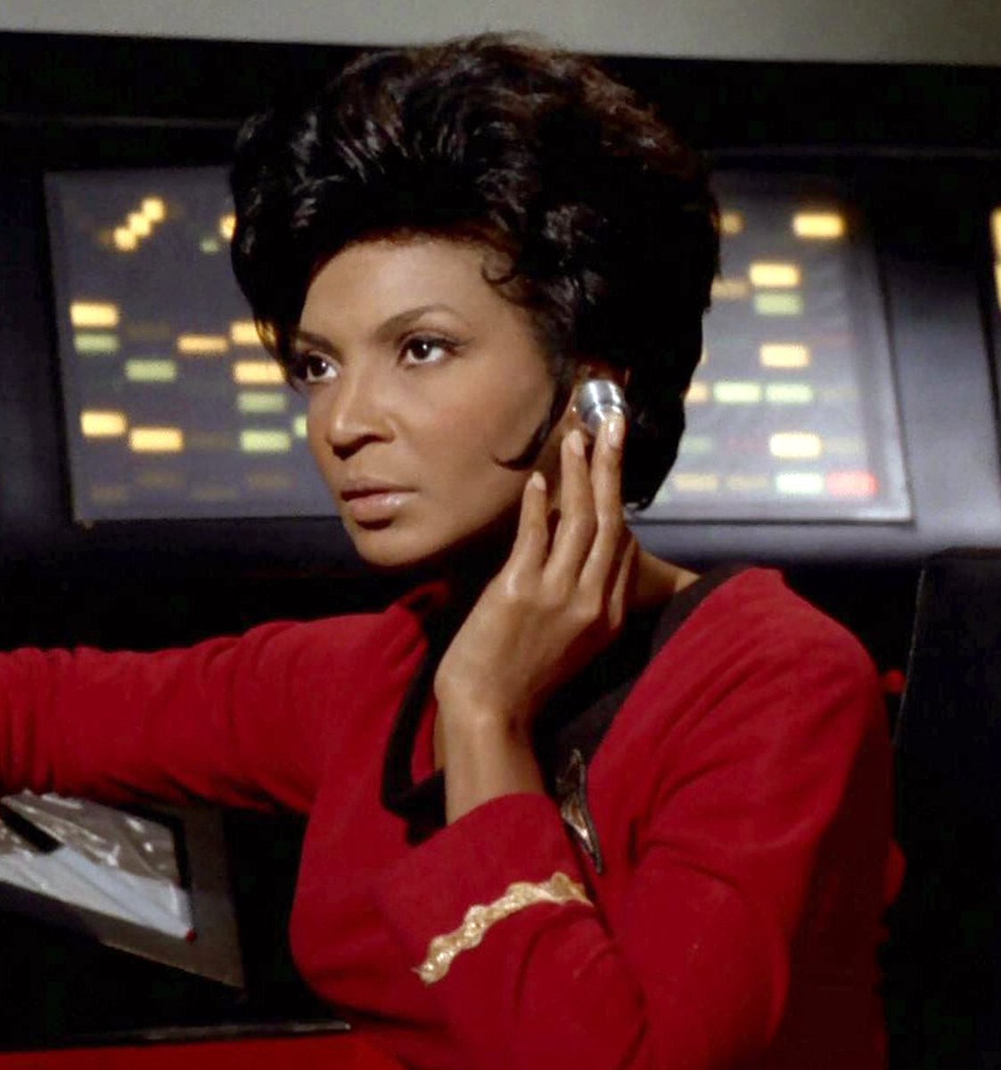 TheKateMulgrew's tweet image. Nichelle Nichols was The First.  She was a trailblazer who navigated a very challenging trail with grit, grace, and a gorgeous fire we are not likely to see again.

May she Rest In Peace. 

#NichelleNichols