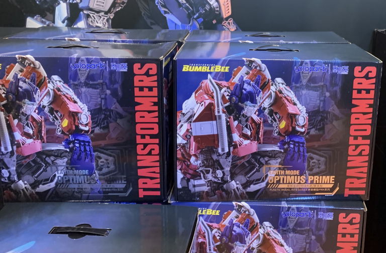 Transformers: Bumblebee Earth Mode Optimus Prime Model Kit