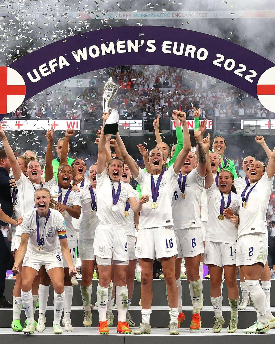 Simon80S's tweet photo. The @Lionesses showed so much courage, desire and gallantry. As a nation we all unite and are all so proud of you #WEuro2022Final https://t.co/Qev9wUoghD