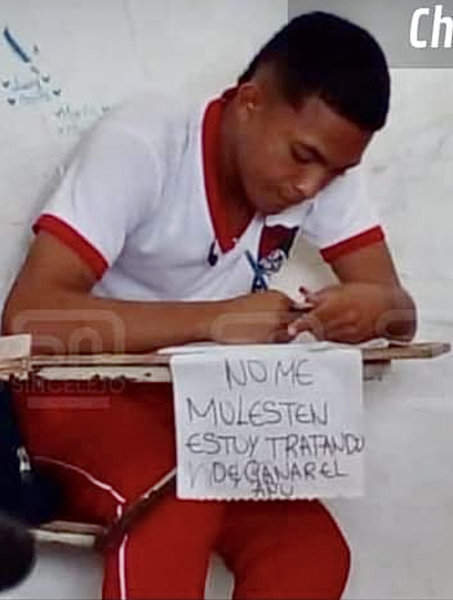 AbadColorado's tweet photo. Jesús David Díaz se graduaba de bachiller este año ¿Cómo mataron a golpes y a bala a un joven que amaba la vida y danzar en su pueblo? @hrw_espanol @mbachelet @IvanCepedaCast @JuanitaGoe @AlirioUribeMuoz @NoticiasCaracol @elespectador @ricarospina @MariaAlejaVM @patricialarasa https://t.co/zzlkfYX62a