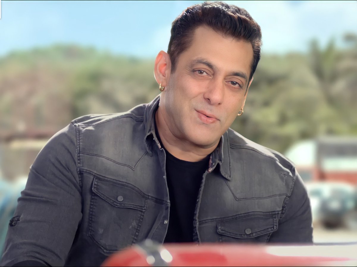 beingkanoblack's tweet photo. Megastar🔥
#WeWantBhaijaanAnnouncement https://t.co/boql7QboEQ