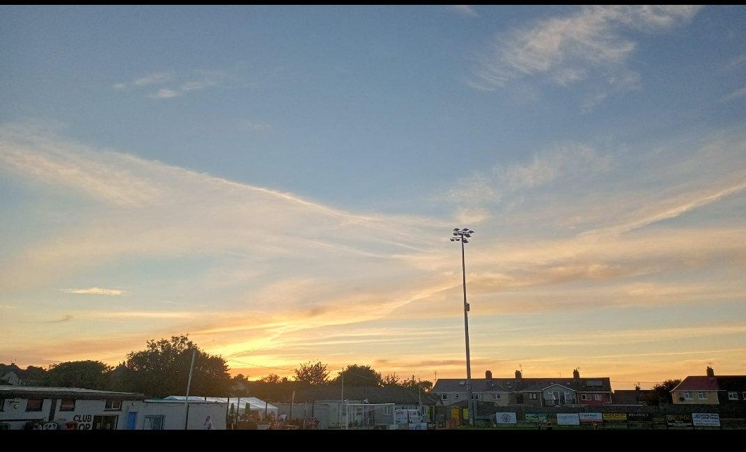 The sun sets on St Colmans Park with a brillant local band. We gave it our all today - maybe next time for us. Cork City can grind it out & good luck for the rest of the season. We getting there & we won't give up. Our volunteers wow🙏 #FAICup @CobhRamblersFC @CorkCityFC #cobh