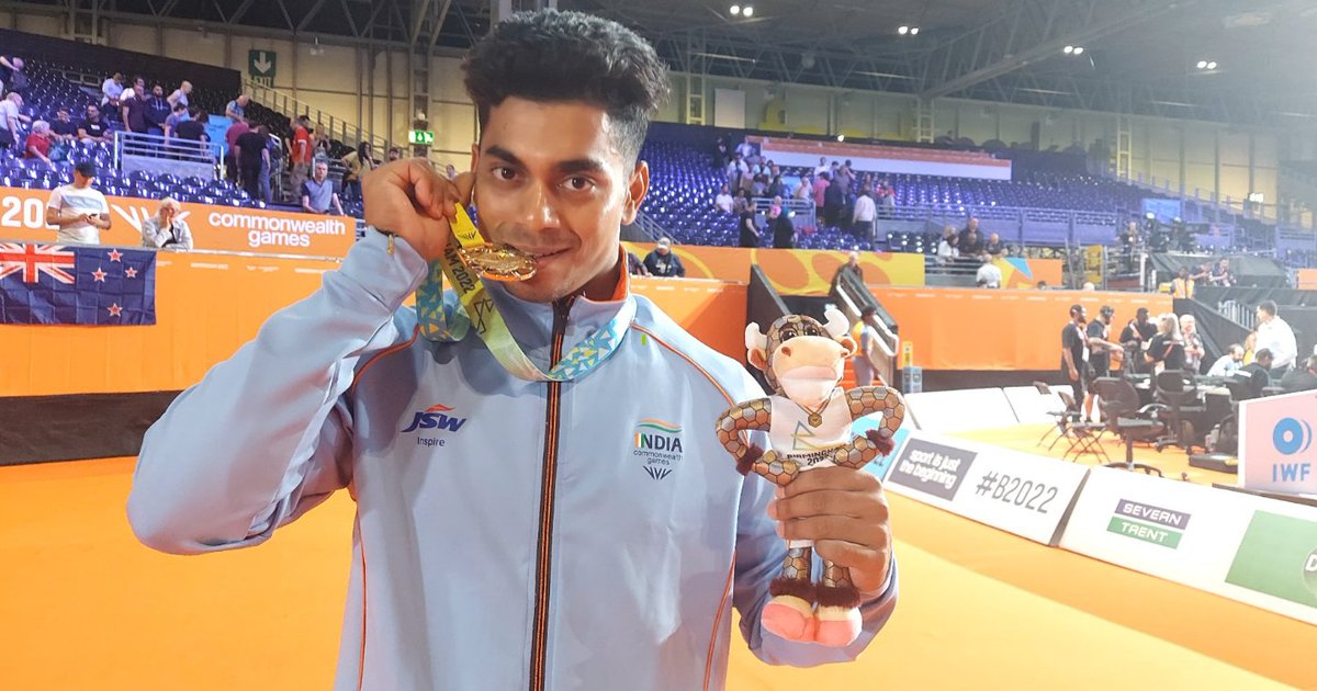 utkarshbhadaur4's tweet photo. Achinta Sheuli bags #TeamIndia's third  🥇 at 
@birminghamcg22
  👏🎆

All three gold medals so far have been won by our weightlifters 🏋‍♂️🏋‍♀️🏋‍♂️

#EkIndiaTeamIndia | 
@WeAreTeamIndia https://t.co/mtY4VZn3gp