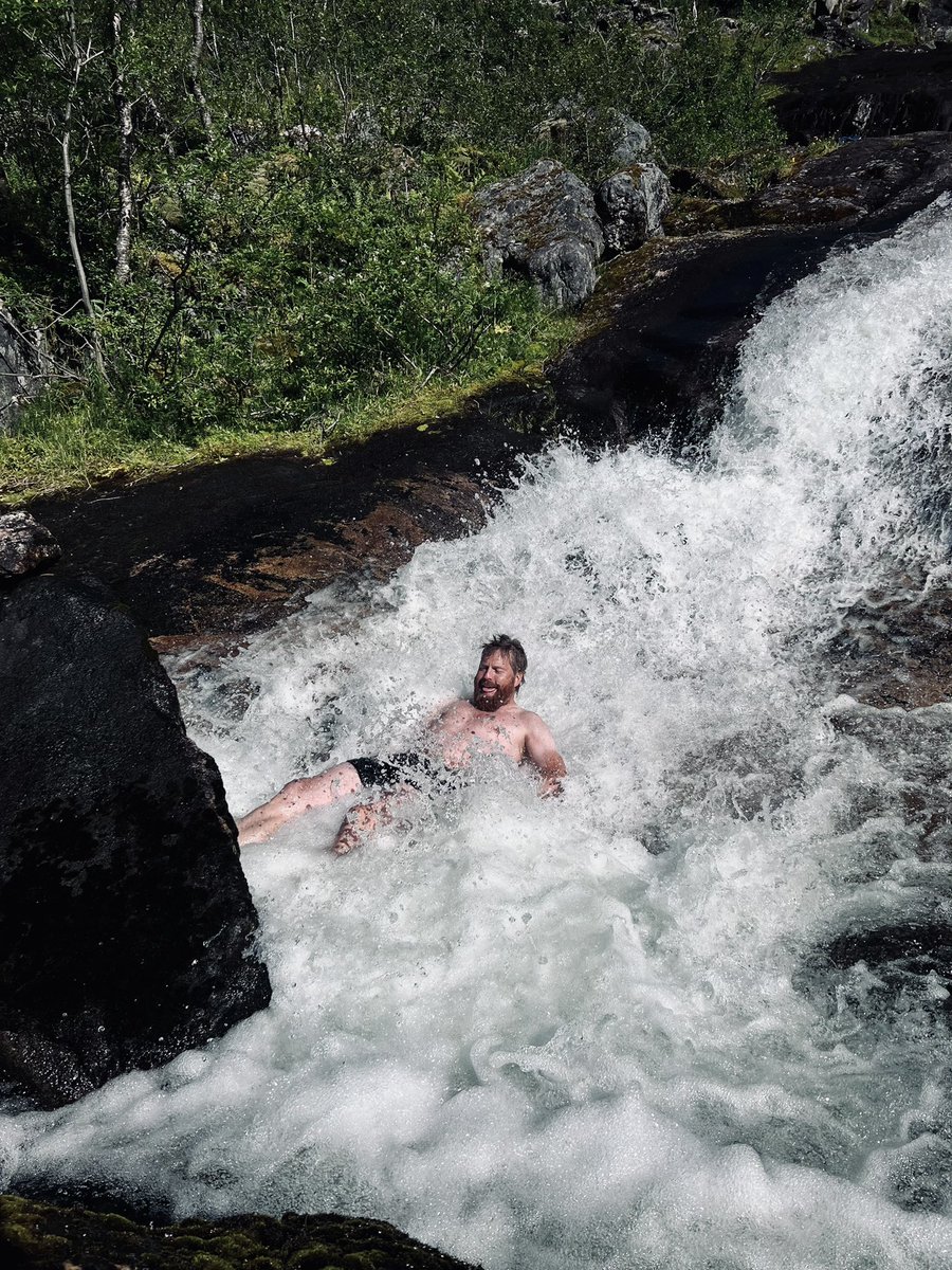 Passe glad i å bade - Senja leverer ok badetemperaturer på slutten av sommeren 😘