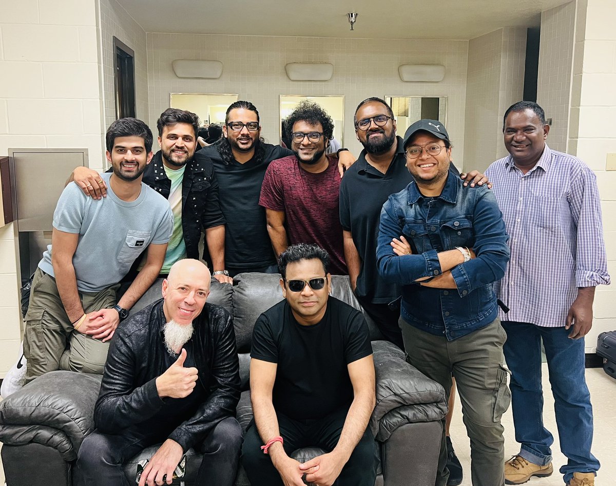 HaricharanMusic's tweet photo. The Wizard himself #JordanRudess came to watch us play at Austin #Allaccesstour
Psyched to see him in Flesh & Blood and to see him discuss Tech with
@arrahman sir. Priceless!!! https://t.co/sHY7WU0D61
