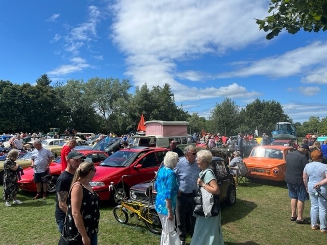 AudlemFire's tweet photo. COMMUNITY: 31/07/22, 11:00, Audlem Firefighters attended the annual 'Audlem Festival of Transport'. We welcomed many visitors, young and old, to experience our appliances. This year we were able to proudly show off our new 'RRRU' (Rapid Respond Rescue Unit) #NeedMore #ThinkOnCall https://t.co/Pd5wupRPtr