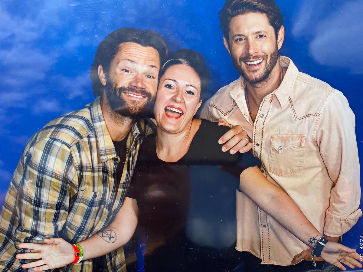 Rosangela73r's tweet photo. #SPNT Directly from Italy. it was worth it. I love you guys. @jarpad @JensenAckles thank you for making me so happy. https://t.co/k9bPuD93wa