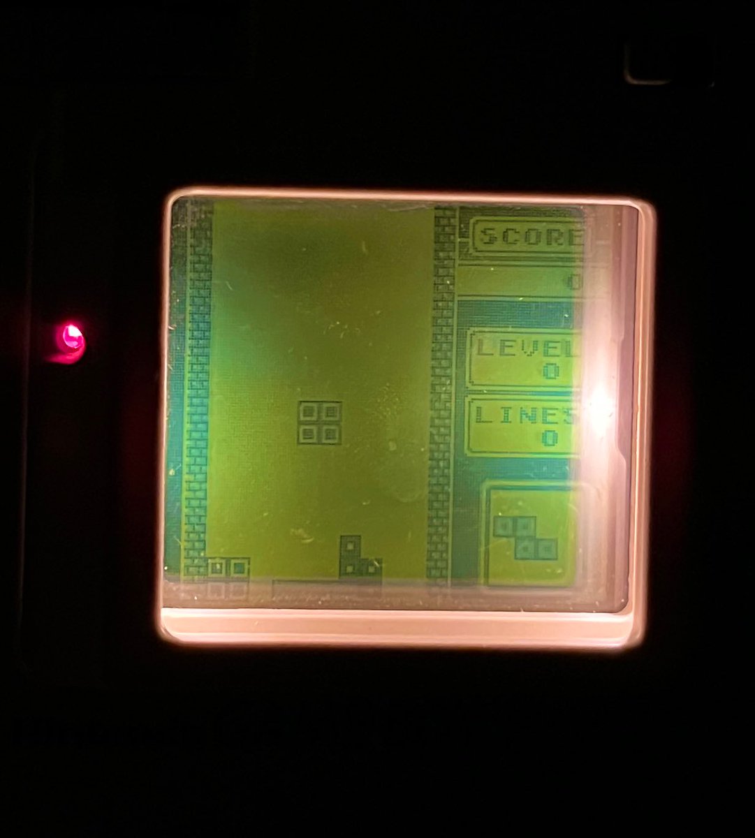 masterhit's tweet image. #gameboy backlight kann jeder. ich spiele #frontlight.