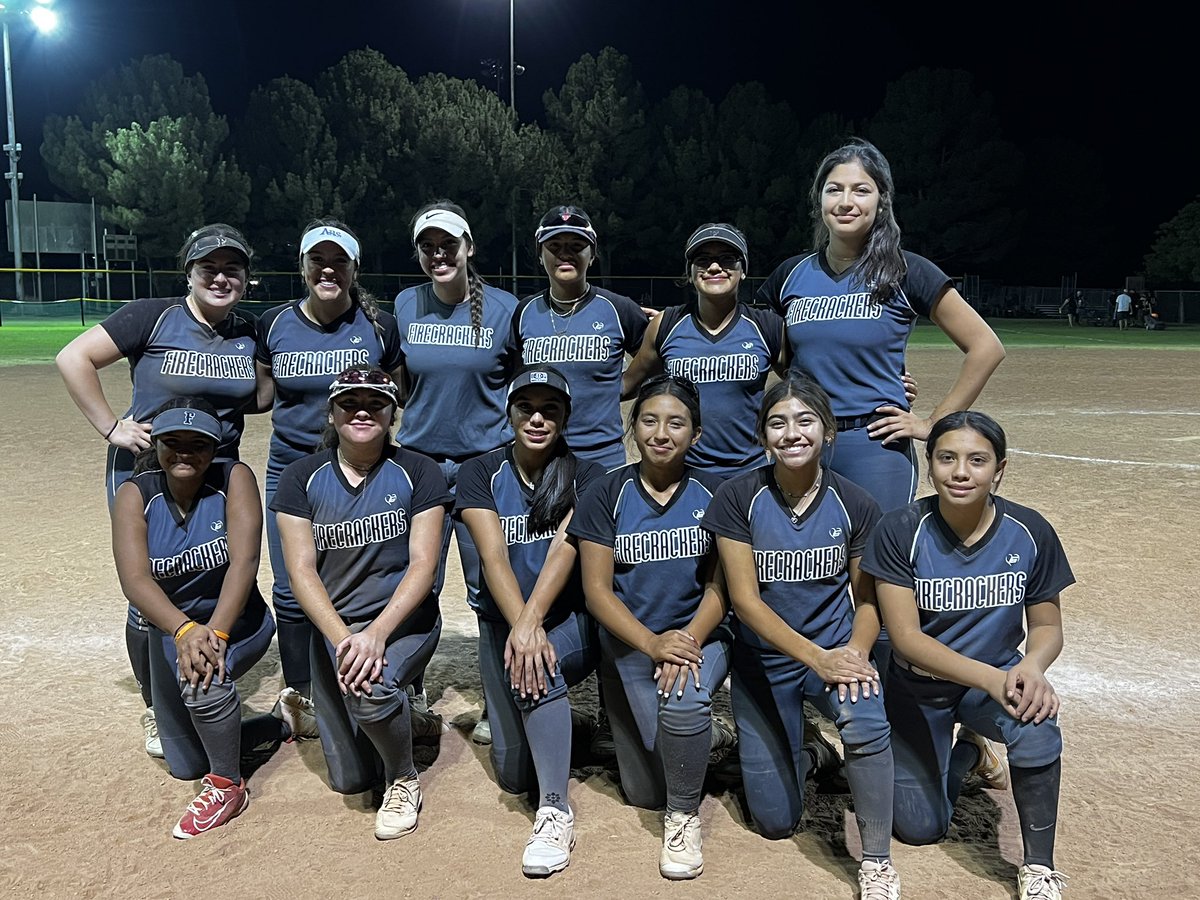 FirecrackersZ's tweet image. Thank you to our younger girls for stepping up to 18U to help us out this weekend! They were able to compete and stepped up, great future prospects!