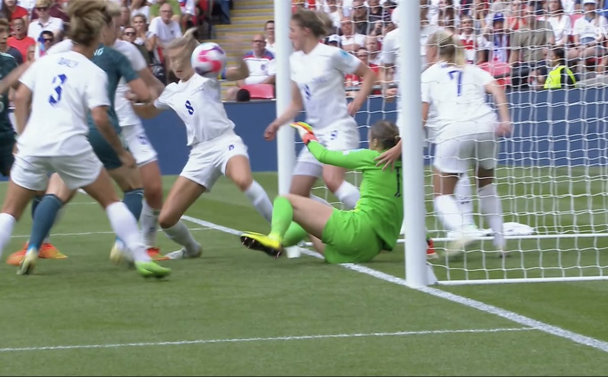 I still don’t understand why there is VAR if they fail to see this obvious penalty. In a Final! #WEuro2022Final #WEURO22