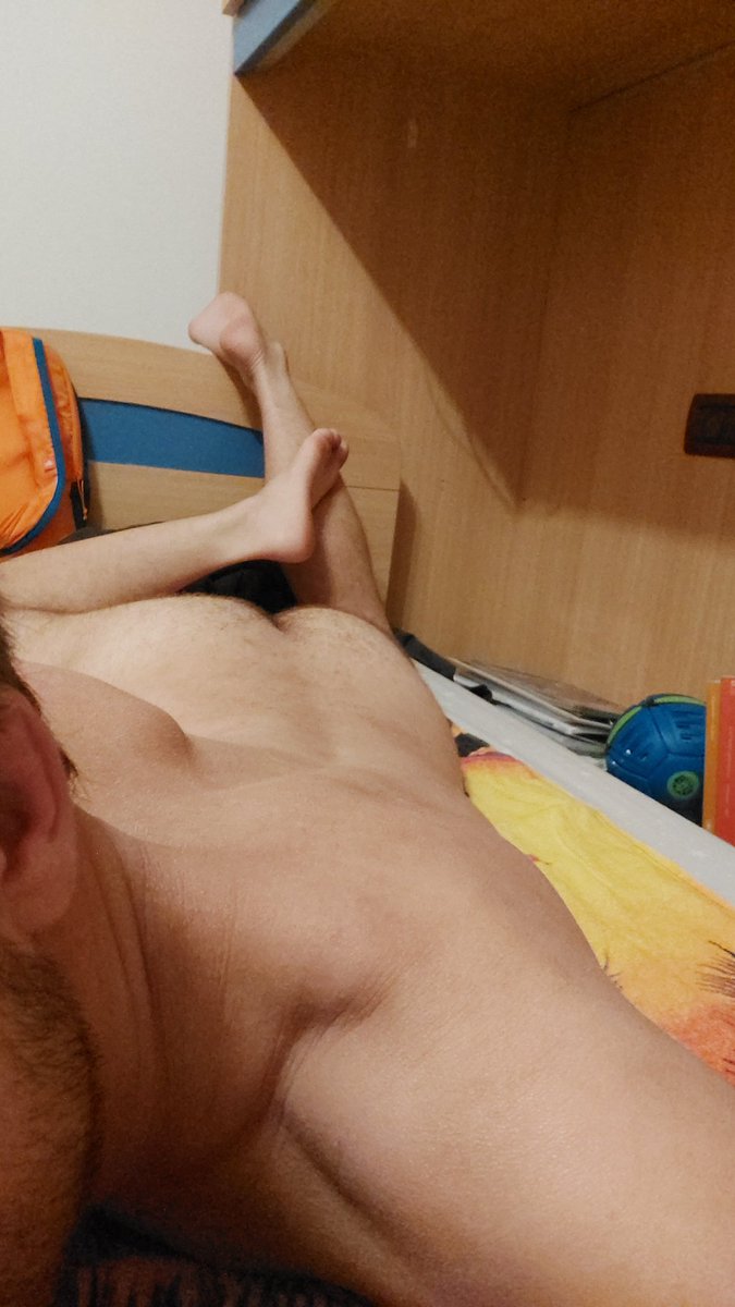 6LittleTaz9's tweet photo. Talmente stanco che andrei a dormire cosรฌ ๐ด #straightorgay #bi #nudo #culo #hot https://t.co/abV6HY6Lbs