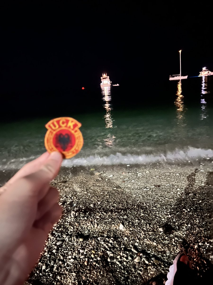 Tri shkronja shkruajten historin tonë.