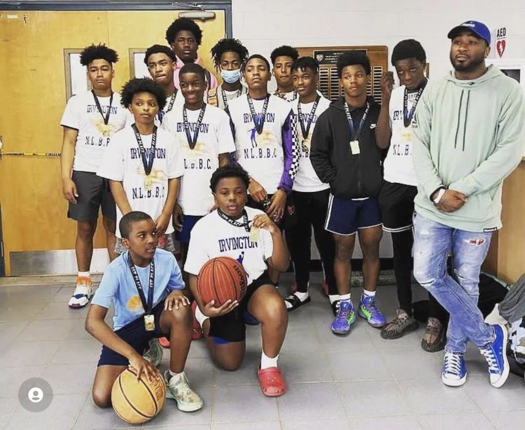 _Larry_Lov3's tweet photo. Come support my boys tonight 8PM Hank Aaron Sports Complex Newark NJ 214 Court St #NextLevelBallers #MyrtleAveBoys #300Block #DinoGang https://t.co/qcYJIJz7bX