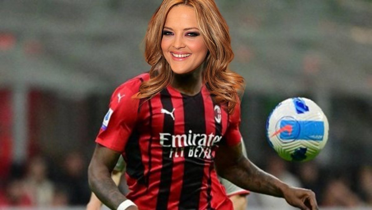 Alexis dominandola tranquila con toda la experiencia que tiene, sin problemas para la salida de balón y apoyando de manera ofensiva en los córners y tiro libres. Gran apoyo aereo tiene el Milanal con esta jugadora.

#ForzaMilanal ❤️🖤