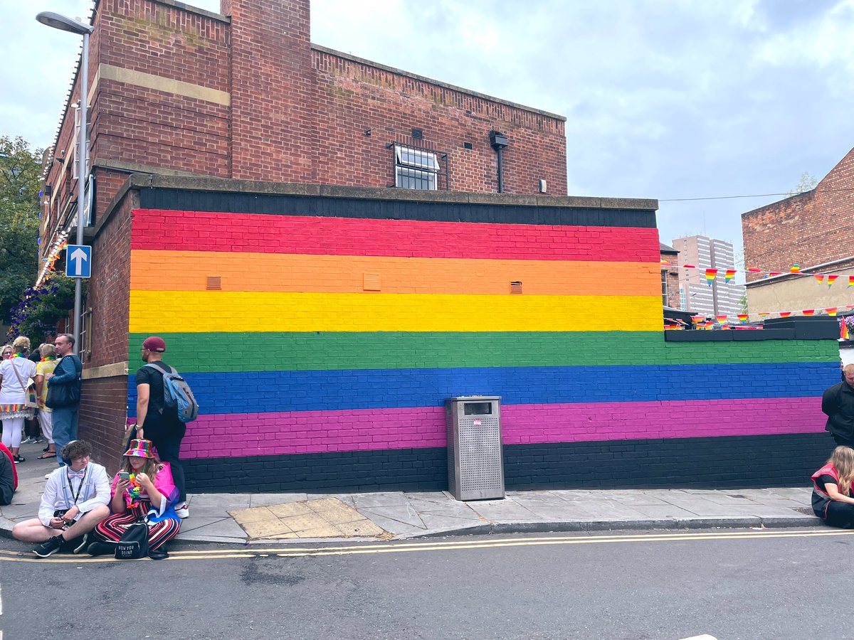 We love what <a href="/TheLordRoberts/">The Lord Roberts</a> has done with their wall!  #NottsPride #NOTTINGHAM