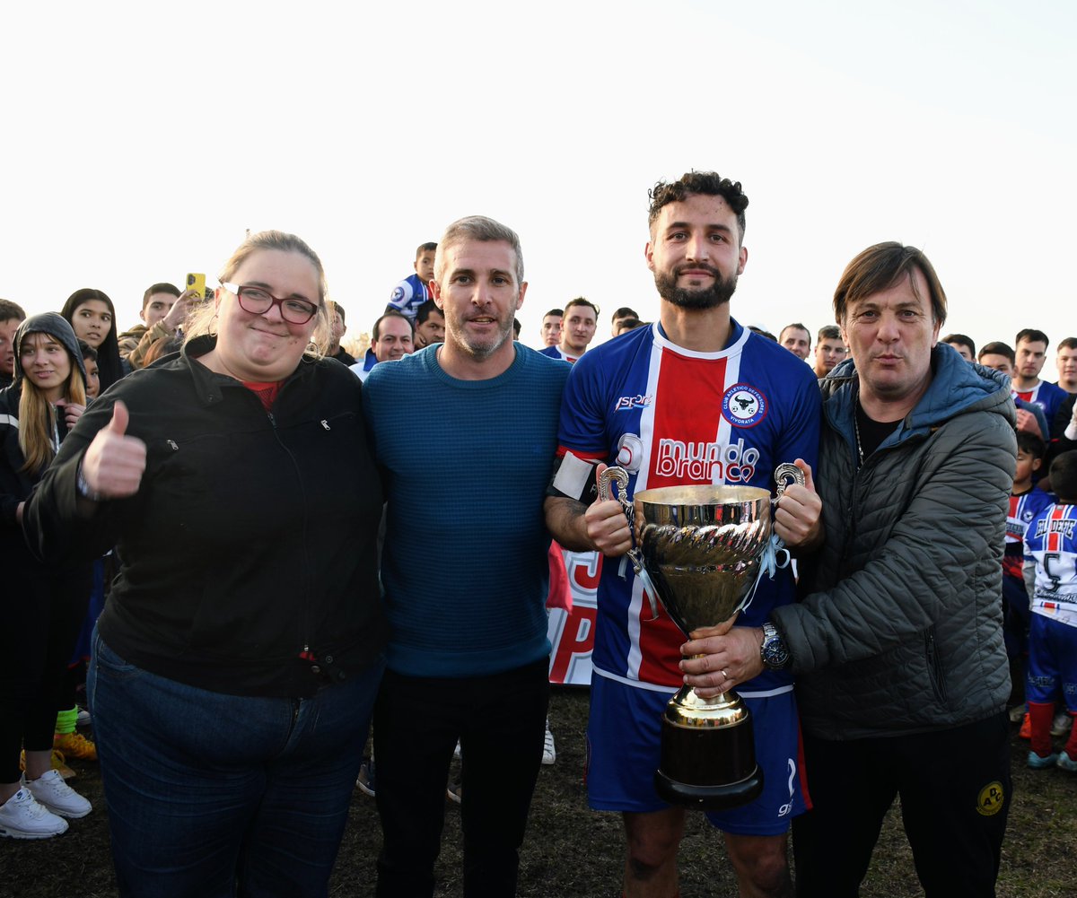 ParediJorge's tweet photo. Felicitaciones Defe!
Compartimos un entretenido domingo de fútbol en Vivoratá, donde #ElDefe se consagró campeón del torneo marchiquitense.
En agosto, un nuevo aniversario de la institución nos encontrará inaugurando su sede, un sueño de la comunidad! https://t.co/5GqWNaEwrT