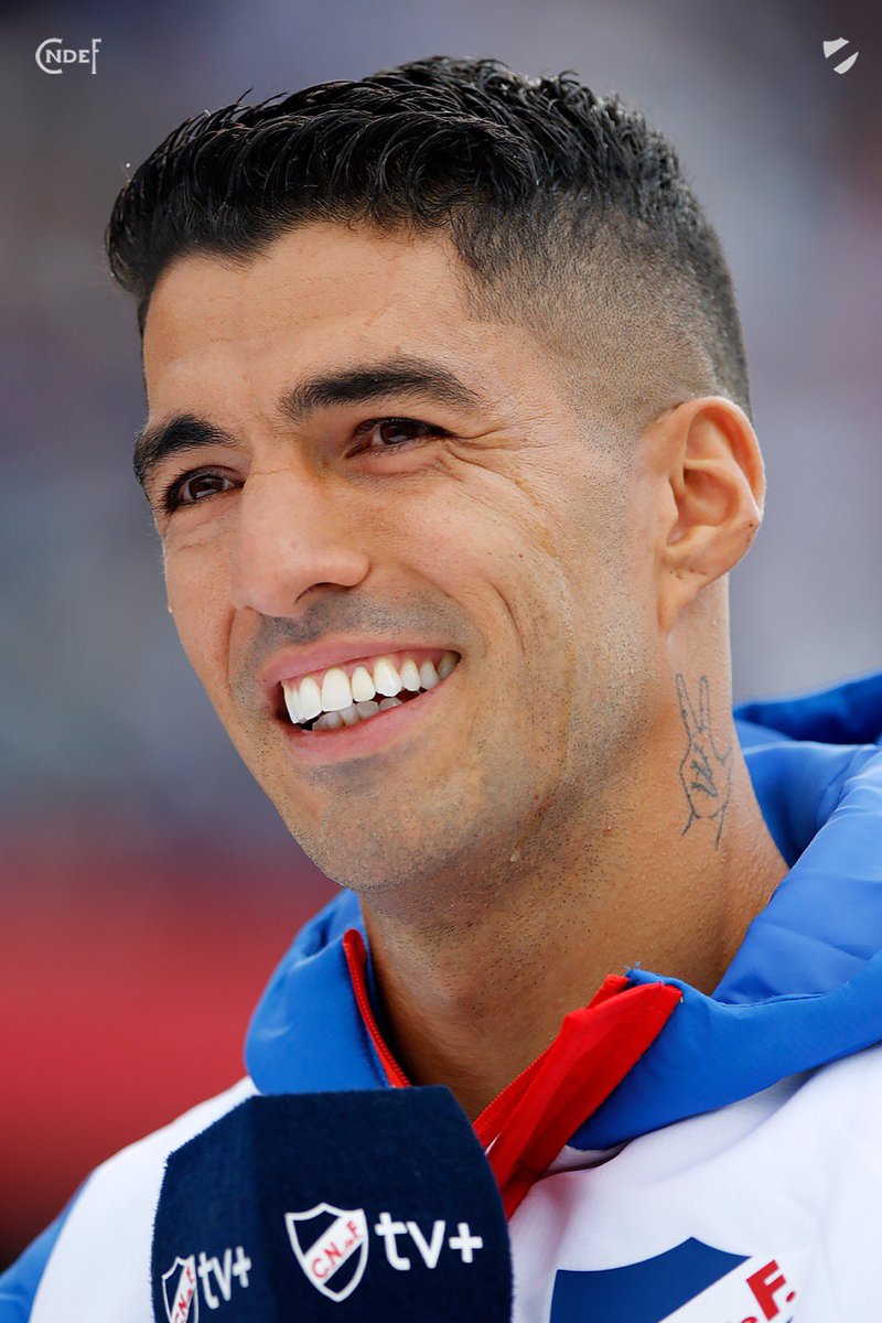Nacional's tweet photo. La emoción de estar en casa y con tu gente … 🔵⚪️🔴 @LuisSuarez9 

#SuárezEnNacional 
#ElClubGigante https://t.co/36dJWpkyhC
