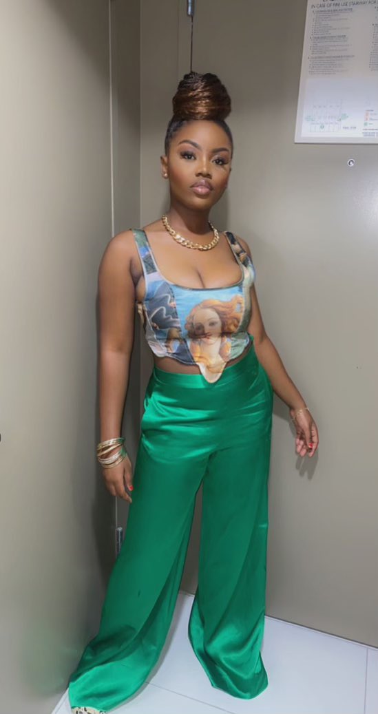 Gyakie_'s tweet photo. #ItsAboutTimeConcert 🥶
Styled by @Efiaodo1 💛 https://t.co/aSAGVJv0tY