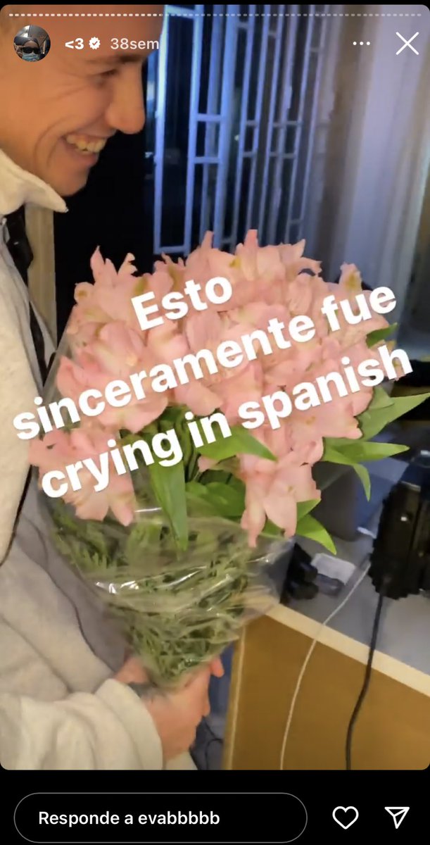 soy_yoo__sirena's tweet photo. Eva esta enamorada de esté video JAJA https://t.co/aeNgQZGhXJ