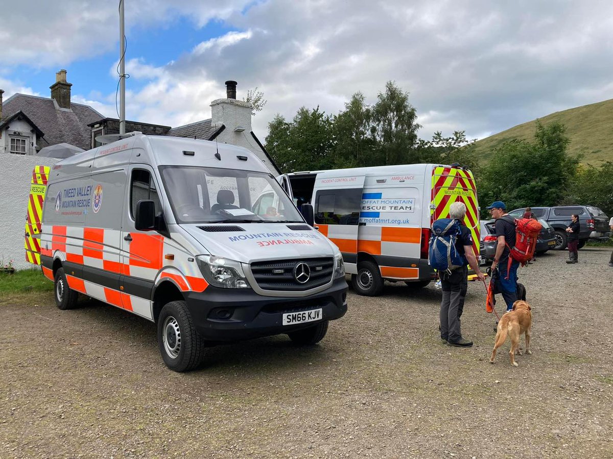 MoffatMRT's tweet photo. ๐จ๐จ๐จCallout๐จ๐จ๐จ to assist @TweedValleyMRT and @PoliceScotland along with @BWRTeam, @sardasearchdogs and a Police Scotland MRT in the search for a missing camper at St Mary's Loch. Successful search after a walker on the #southernuplandway came forward with a sighting. https://t.co/Tt2tuUbiIy