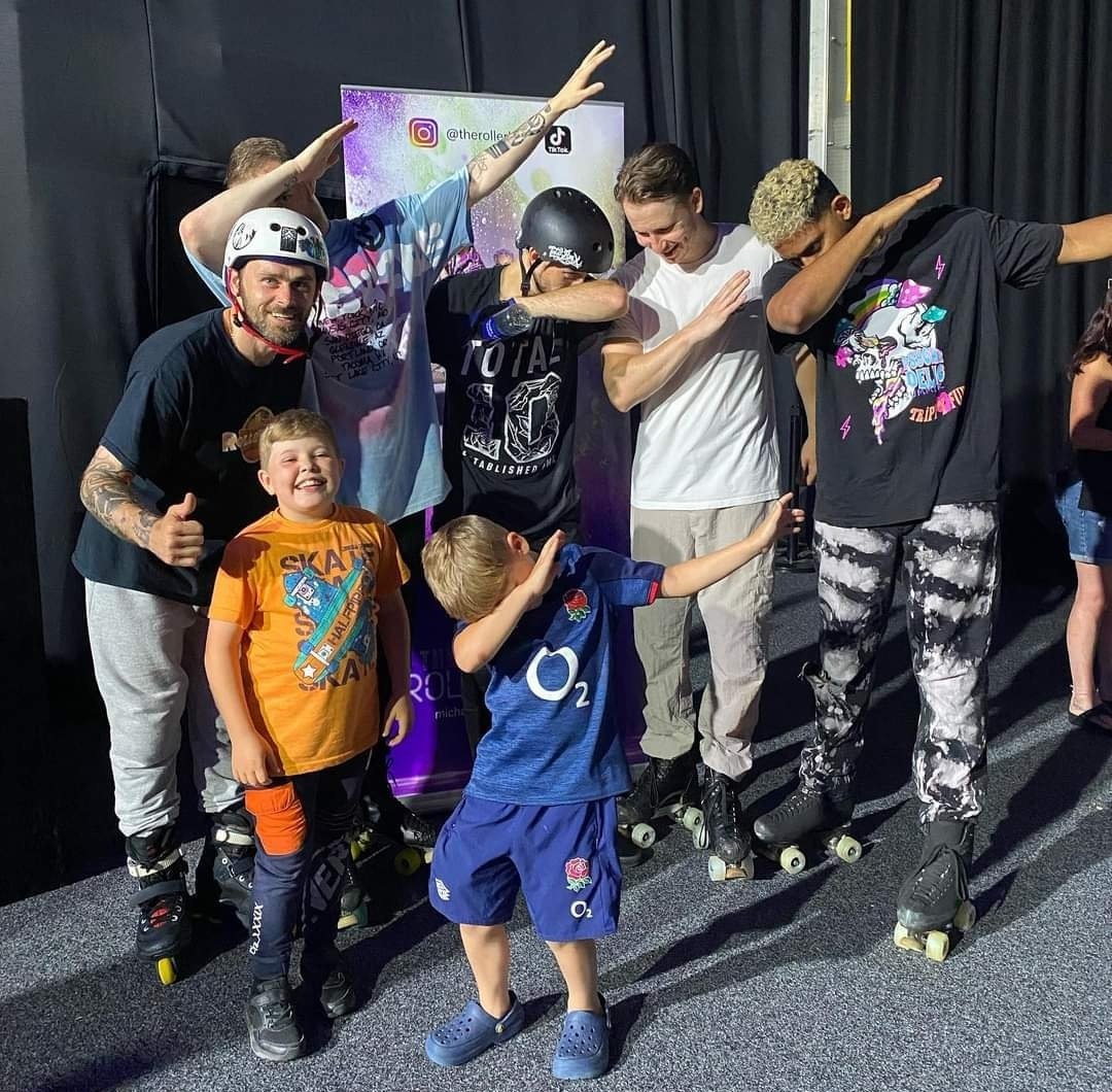 davesfoster's tweet photo. Thank you so much @therollerboys. Totally made Seth’s holiday getting to dance along - so much fun! #rollerrock #rockandroll #therollerboys https://t.co/OQMOLOYDXb