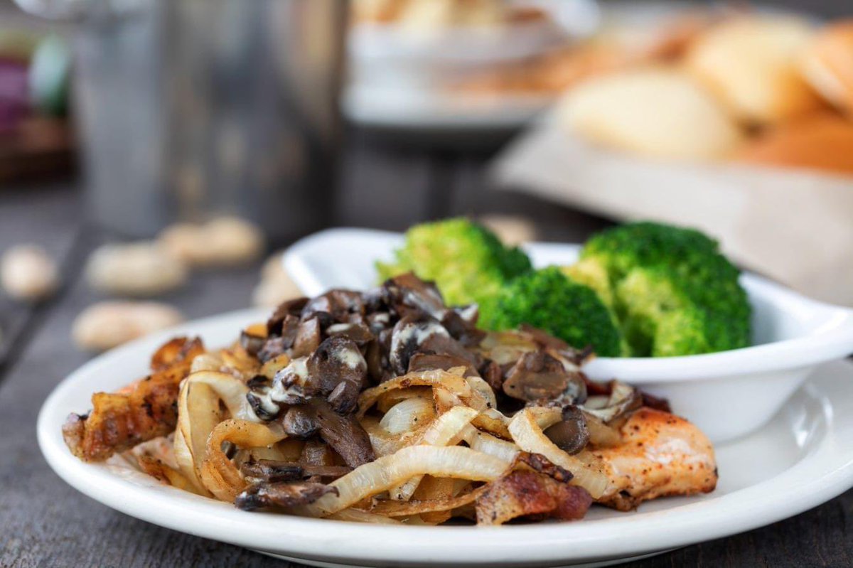 santafecattle's tweet photo. Move over bland grilled chicken. We have a way better dish! Our Chicken Santa Fe features our juicy grilled seasoned chicken breast and is smothered with sauteed onions, mushrooms, bacon, Monterey jack cheese & drizzled with honey mustard. WOW π
#YaHeard #SantaFeCattle https://t.co/nBQmk8Ja9x