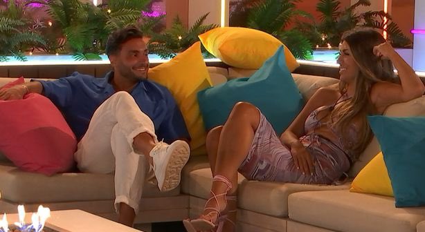 katelatemate11's tweet photo. No matter what happens, they’re my winners #LoveIsland https://t.co/0dXLPHaczB