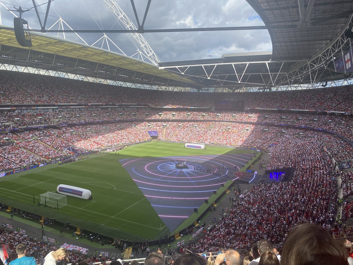 aimeestabler's tweet photo. What a day at Wembley! And what an inspiration to young girls who want to play sport 🦁❤️ @lionesses https://t.co/USofI2xs10