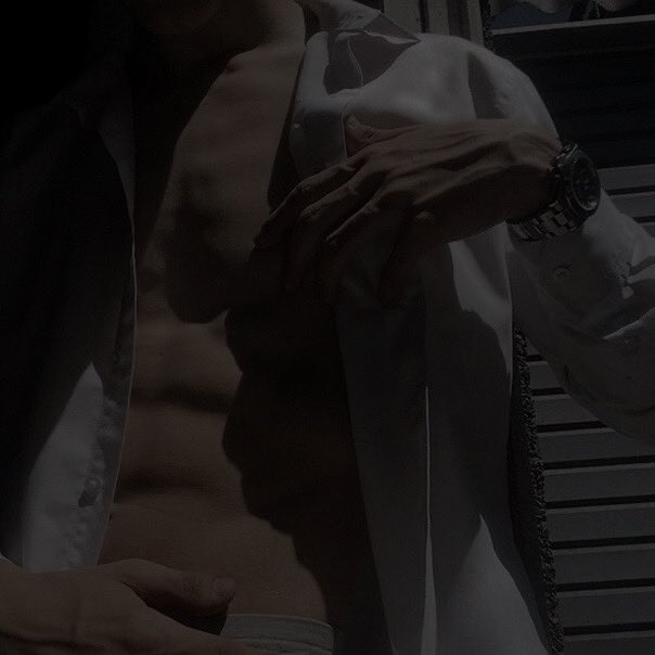 ——— @ onlytsumuuu’s post

¿Quién dijo amigo'?
Si te conozco mucho má' sin la ropita
Sé que tenía' ganita' de estar conmigo

#SeductiveSunday #seductivehq
