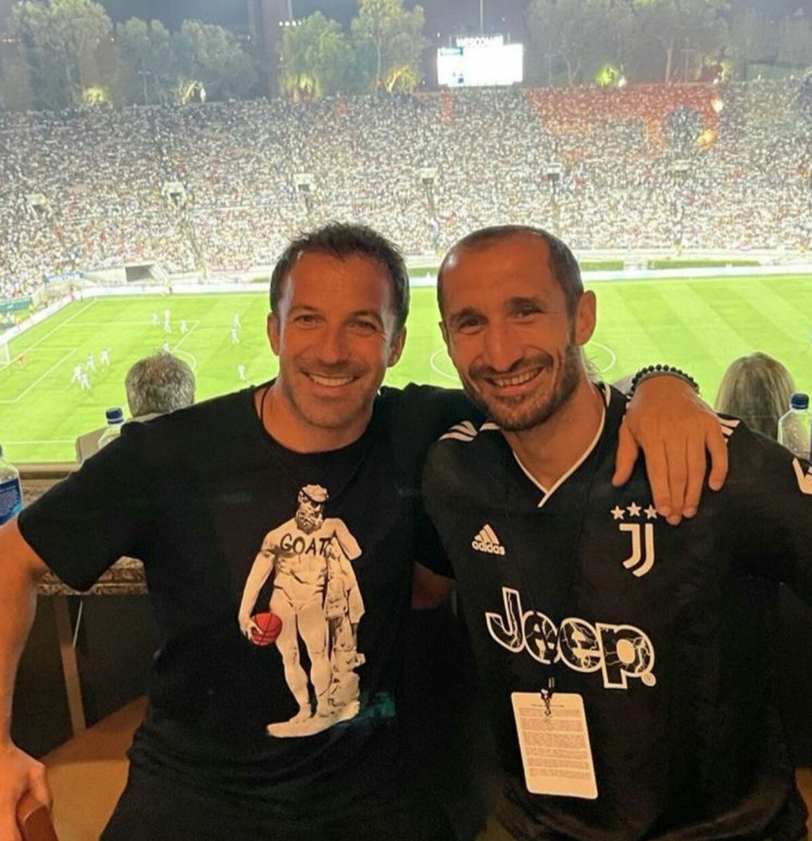 FanSignora's tweet photo. Due leggende bianconere ⚪⚫💖💖
@delpieroale @chiellini
#Juventus #DelPiero #Chellini #Capitano #legends #Champions #Juve #Finoallafine #ForzaJuve https://t.co/ul6FOzlGmF