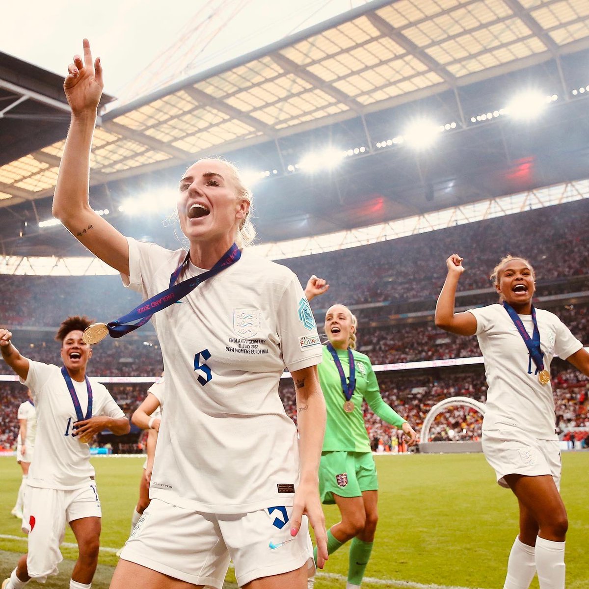 AlexGreenwood's tweet photo. ITS COMING HOME 🏆🏴󠁧󠁢󠁥󠁮󠁧󠁿❤️ https://t.co/rN35EnZ9Gd