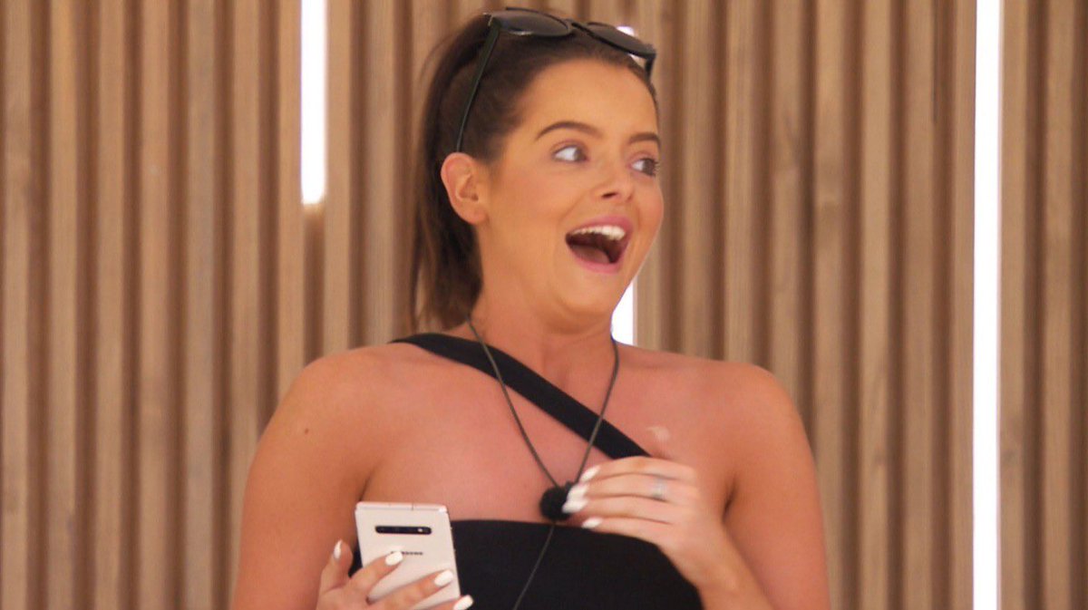 MsMisery4's tweet photo. Luca thinking he’s entitled to kick off 🤣🥴 #LoveIsland https://t.co/LHkgENWwNo