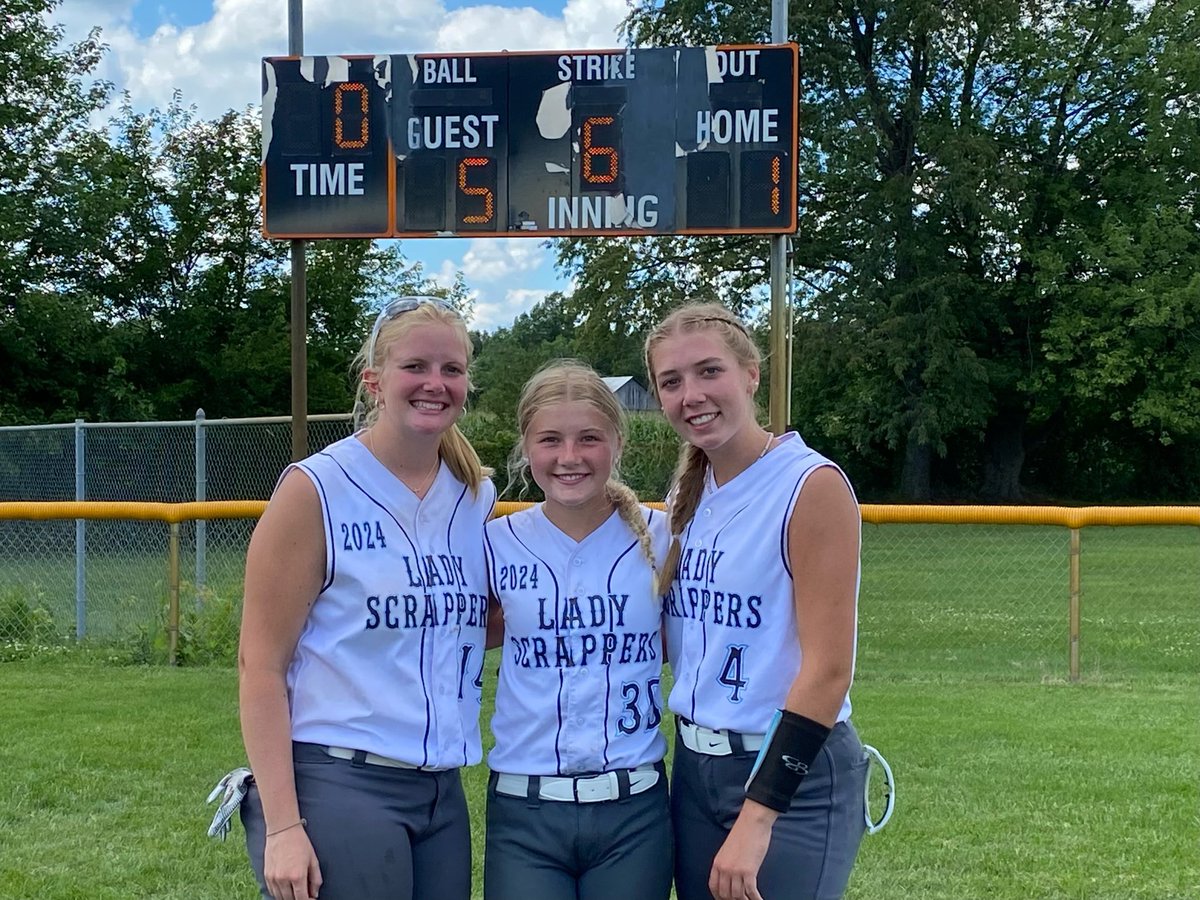 LadyKnights_SB's tweet photo. Strong summer for this Knights trio going 34-9 picking up  4 🏆 with the @Scrappers06 #ScrappinKnights https://t.co/7UnIn8N3MO