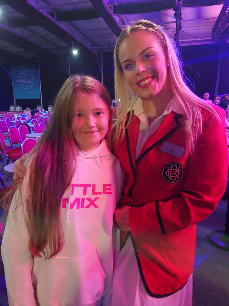 Emily loved meeting #Redcoat Katie at <a href="/Butlins/">Butlin's</a> today, who I think looks like a #DawsonCreek era <a href="/BusyPhilipps/">Busy Philipps</a>